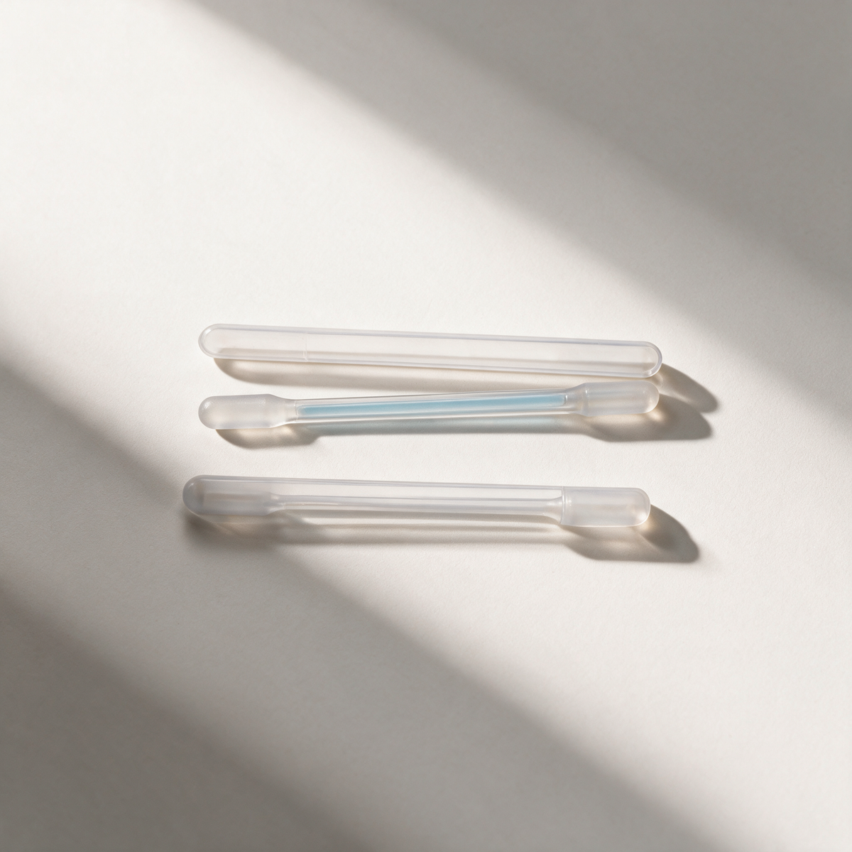 Otiva Stick et son etui, vue de dessus